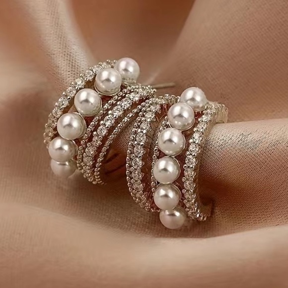 Diamond & Pearl Silver Toned Stud Earrings - Picture 4 of 4